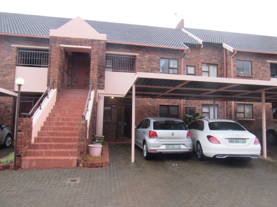 2 Bedroom Property for Sale in Langenhovenpark Free State